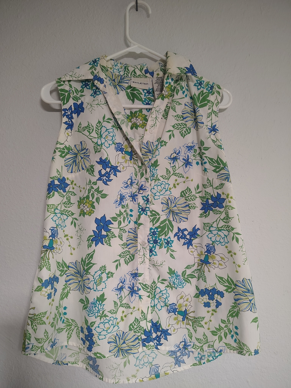White Stag Floral Sleeveless Button-Up Blouse in White, Blue, Green